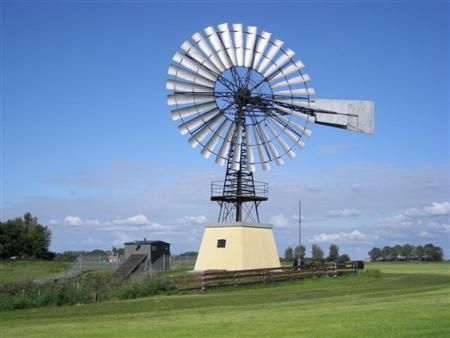 Een windmolen in Jousterp