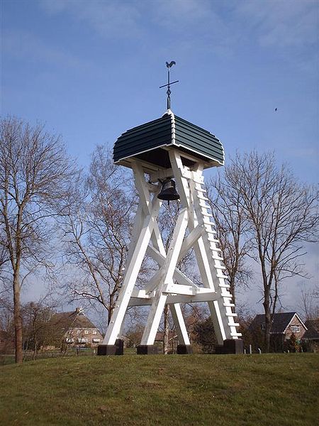 Een klokkenstoel in Oudeouwer