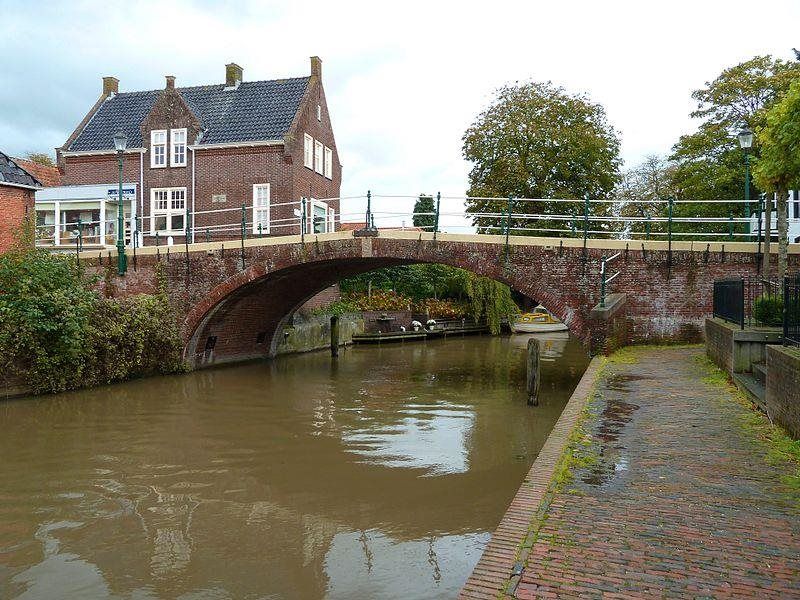 De verbindingsbrug tussen  Winsum en Obergum