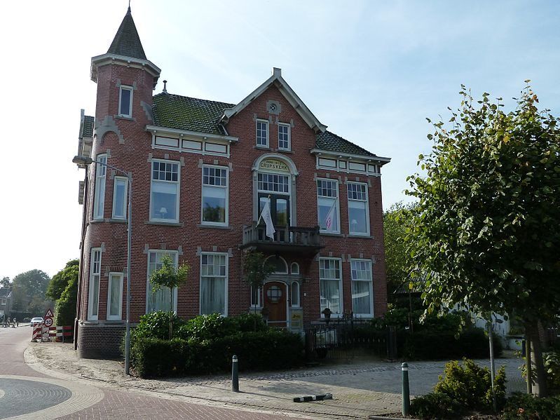 Het voormalige  gemeentehuis in Grijpskerk 