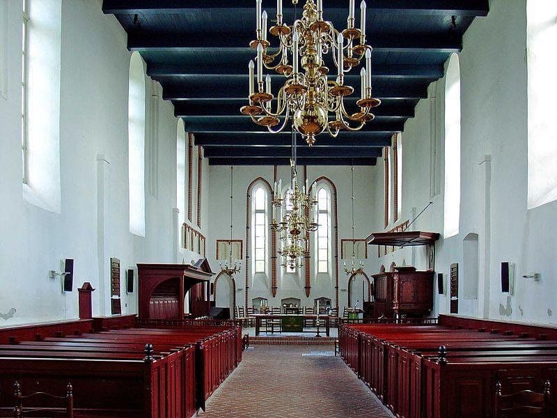 Romanogotische kloosterkerk van Ten Boer