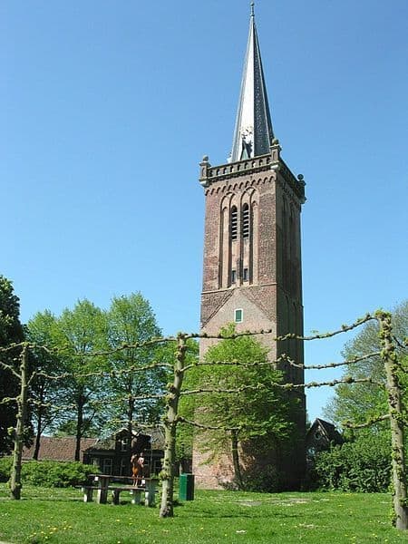 De kerk in Hem. Toren komt voor op de monumentenlijst