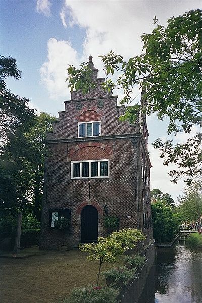 Het voormalig raadhuis in Jisp