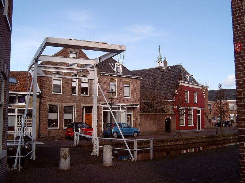 De ophaalbrug in het centrum van Maasland