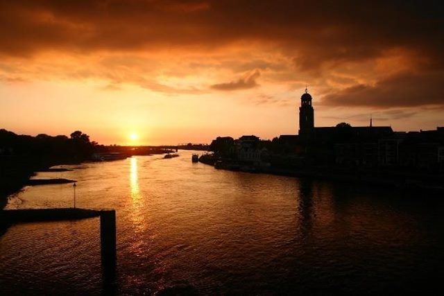 Zonsondergang boven Deventer