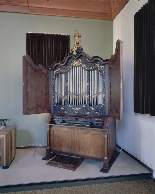 Interieur, aanzicht kabinetorgel. Rijksmonument in de Pollen