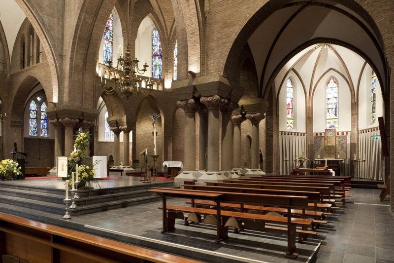 Interieur St. Jozefkerk te Zeist.