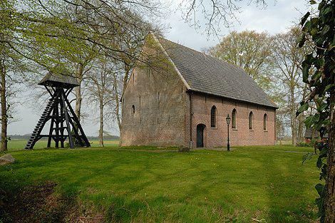 Kerk en Klokkenstoel in Wapserveen