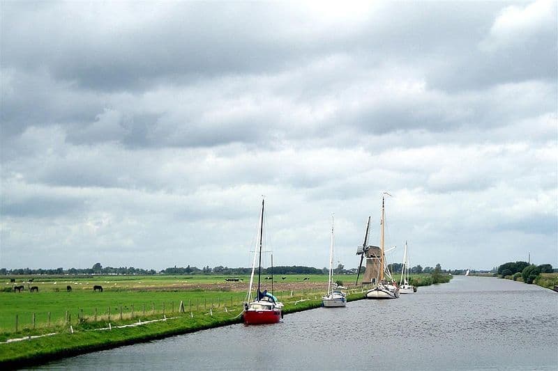 Boornzwaag is gelegen aan de Scharsterrijn