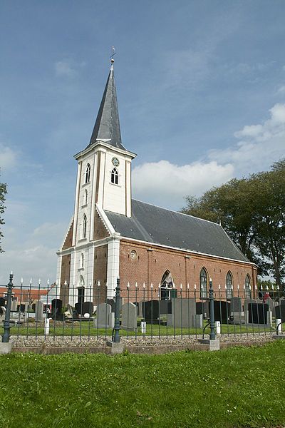 Kerk met zerken in Britsum