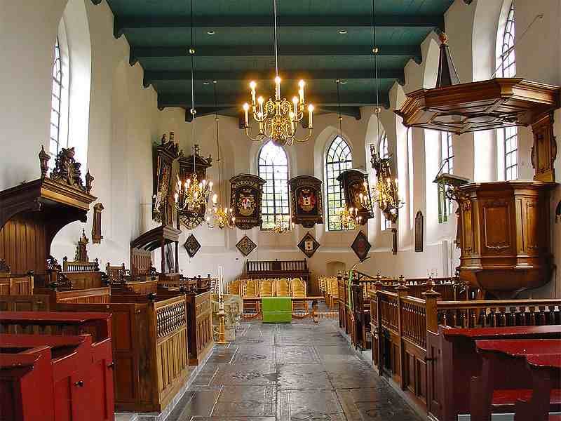 Interieur van de kerk in Buitenpost