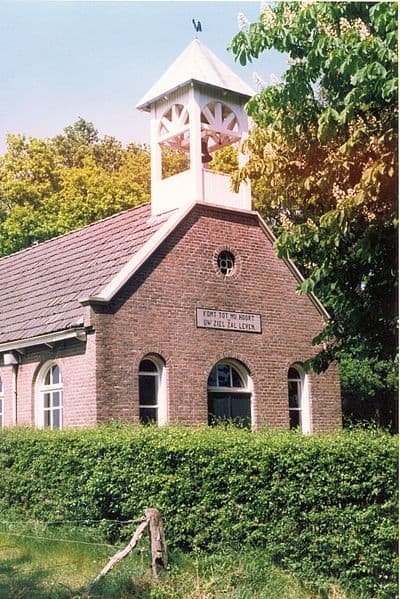 Het kleine kerkje in De Hoeve
