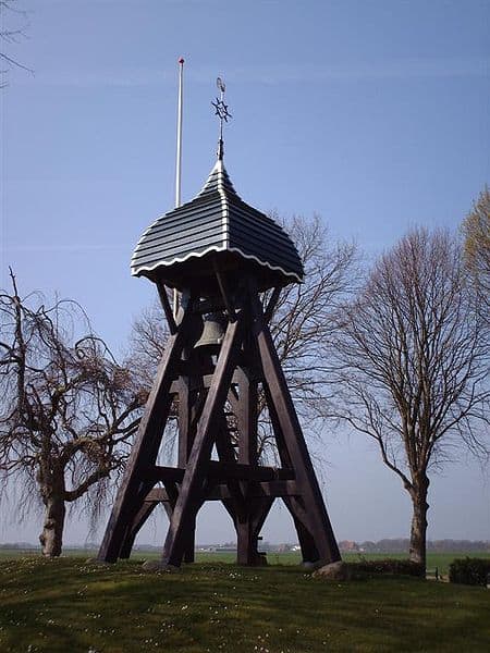De klokkenstoel in Doniaga
