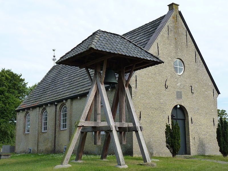 De Hervormde Kerk met klokkenstoel in Hoornsterzwaag