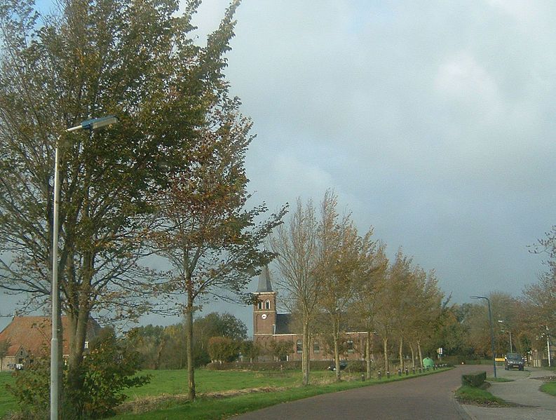 Zicht op de kerk in Jellum