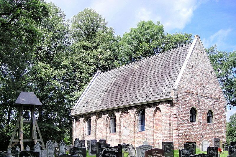Kerk en klokkenstoel in Kortehemmen