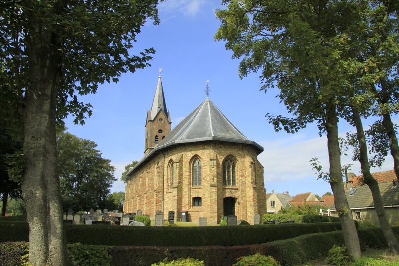 De kerk in Wijnaldum - Foto: Jan Dijkstra