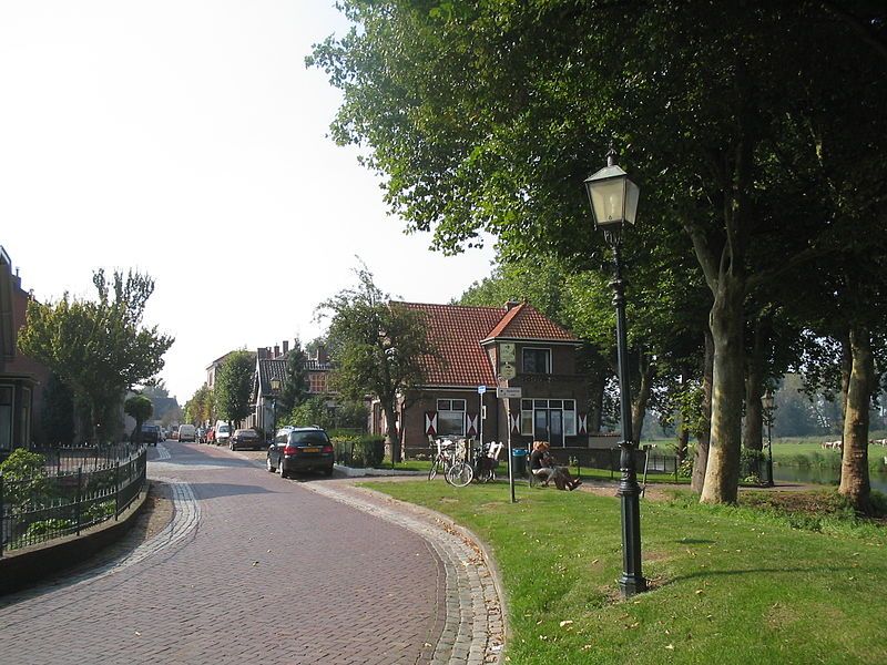 Heukelum gelegen in de Tielerwaard