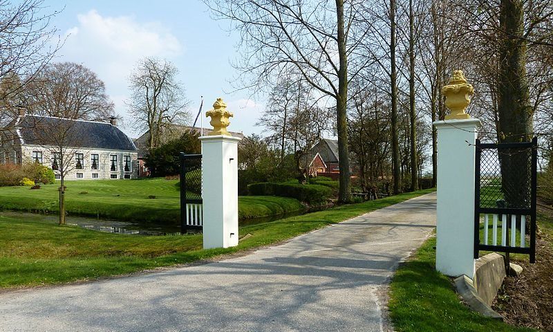 Oprijlaan naar de boerderij Ernstheem