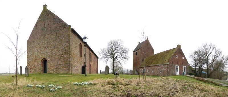 Kerk met vrijstaande toren in Ezinge