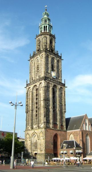 De Martinitoren in de stad Groningen