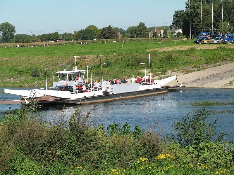 Het pontje over de Maas bij Berg