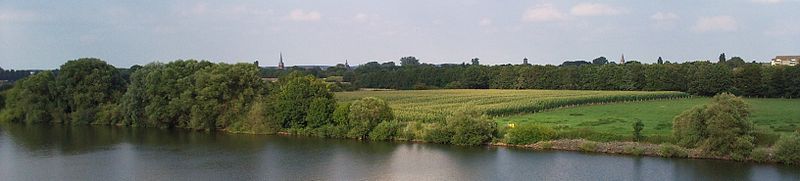 Gennep gezien vanaf de Maasbrug