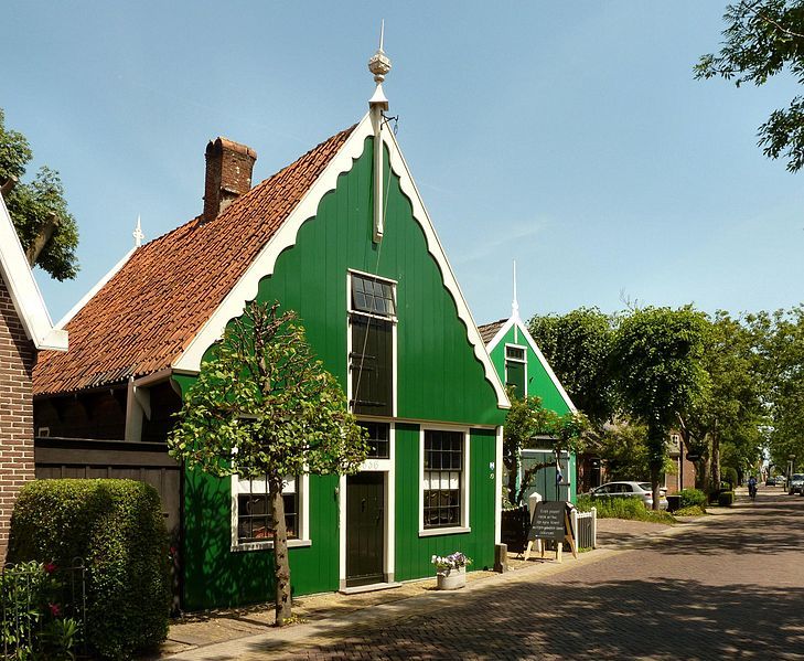 Rijksmonument in de dorpsstraat van Jisp