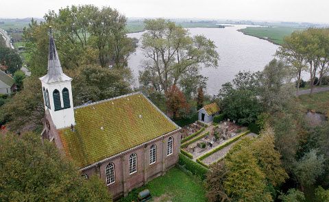 Kerk en omgeving in zuiderwoude