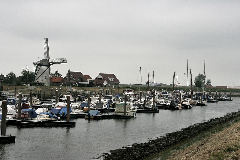 Haven met molen van Stavenisse