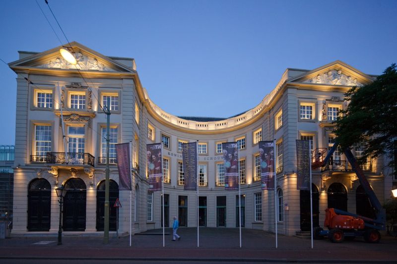 Koninklijke Schouwburg in Den Haag.