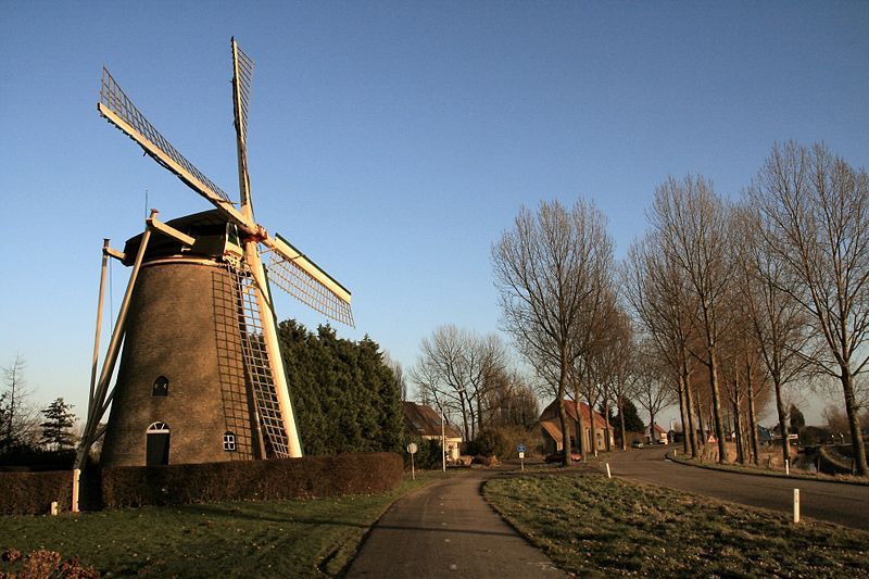 De Bommelaer gelegen aan de dijk