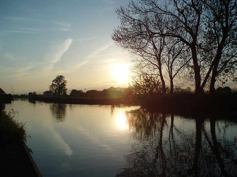 Een zonsondergang over Groot-Hitland