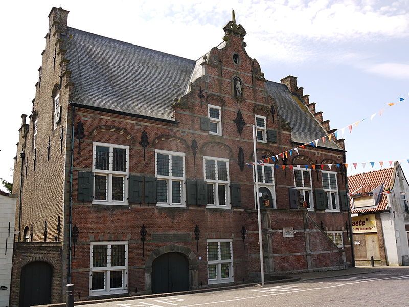 Oude gemeentehuis in Ooltgensplaat