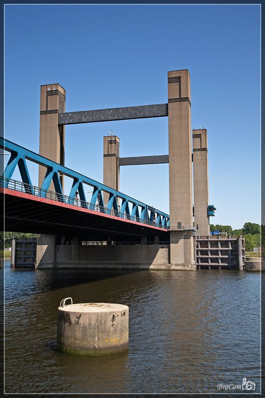 De brug in Rozenburg