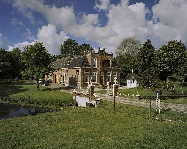 Barendrecht - Boerderij voorkomend op de rijksmonumentenlijst