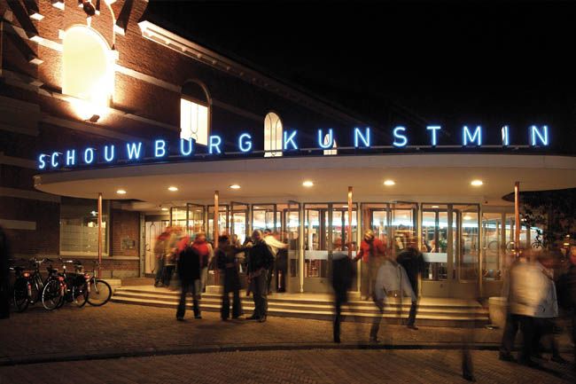 Schouwburg De Kunstmin in beeld.