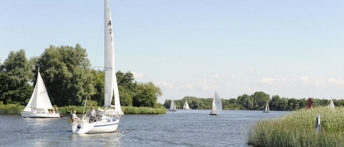 Zeilen op de Kagerplassen.