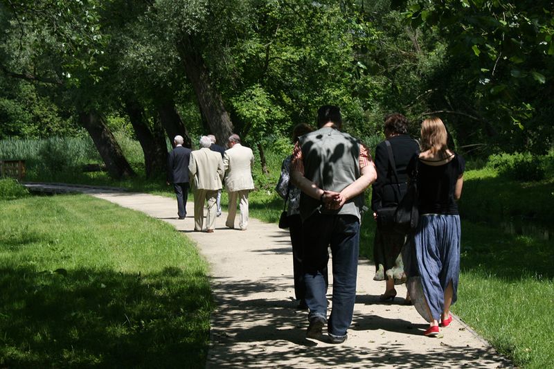 Wandeling in het nieuw aangelegd gedeelte van het park/Walk in to the new established section of the park