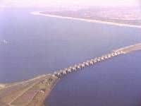 Havenhoofd me tin de nabijheid de Haringvlietdam