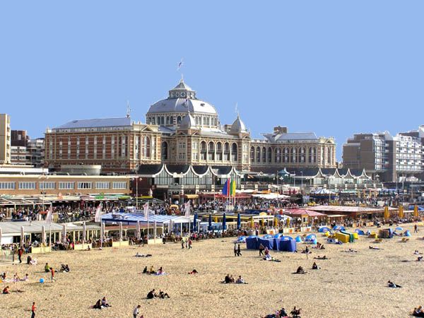 Scheveningen - Kurhaus en strand