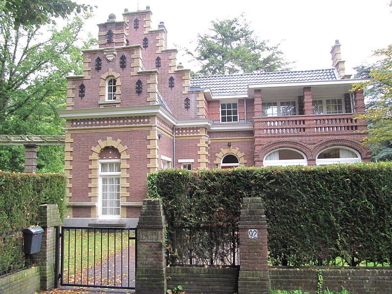 Villa - een van de vele rijksmonumentenm